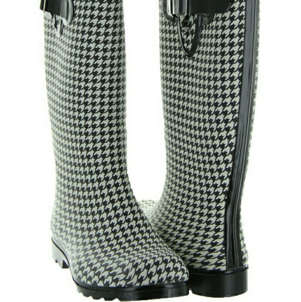👠 $25 SALE! Nomad Rainboots